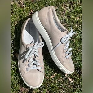ECCO SNEAKERS SIZE 10